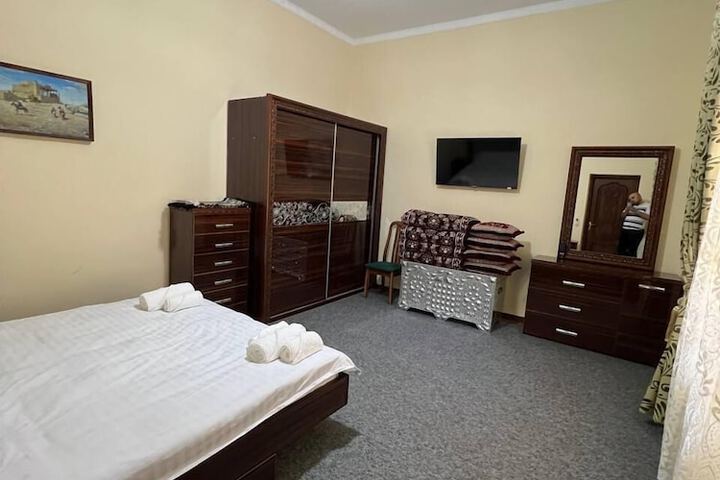 Room 8 of 17