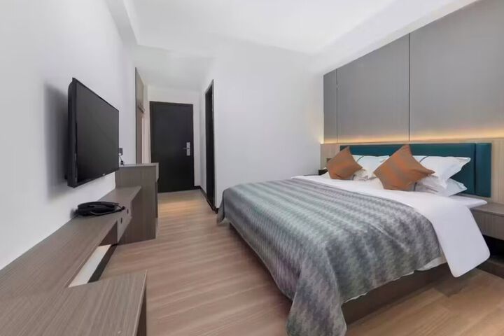 Room 12 of 21
