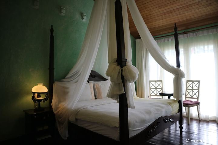 Room 6 of 32