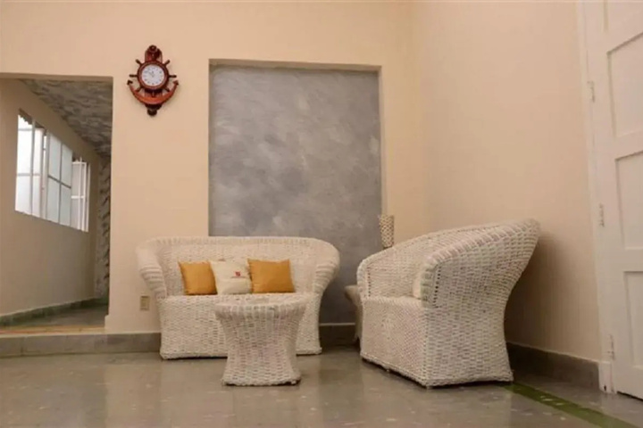 Room 8 of 9