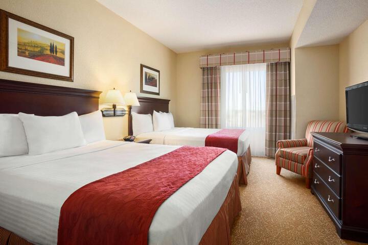 2 Queen Beds (1 of 4)