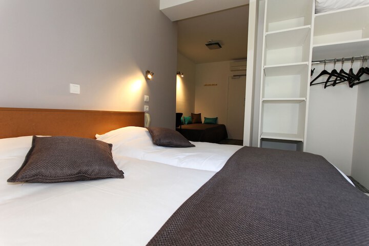 Room 27 of 68