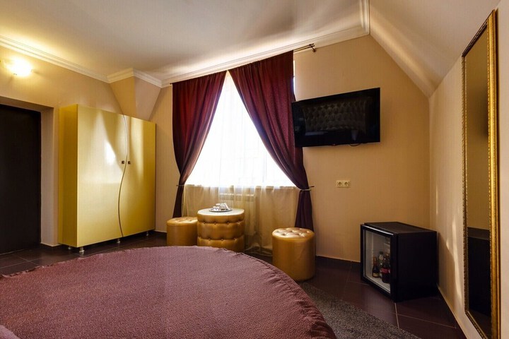 Room 12 of 20