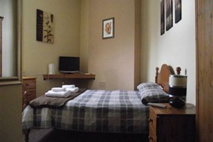 Room 7 of 11