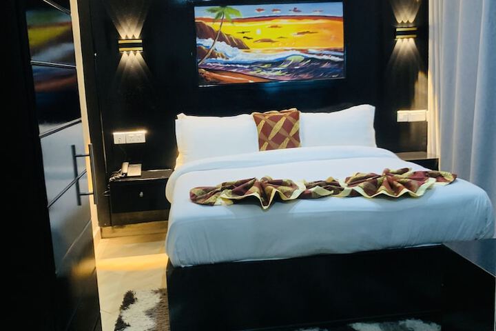 Room 2 of 14