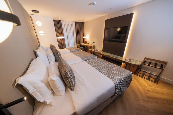 Room 73 of 200