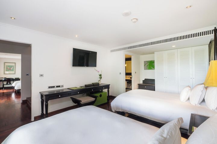 Room 6 of 213