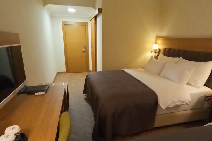 Room 13 of 54