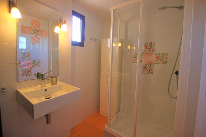 Room 18 of 28