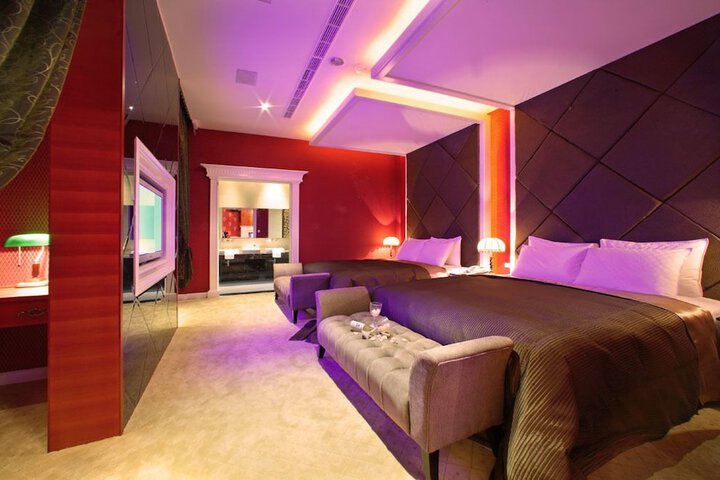 Room 12 of 33