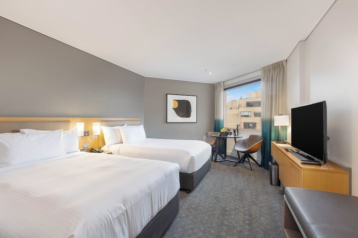 Room 6 of 220