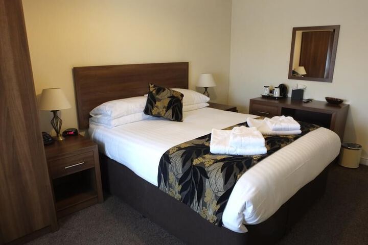 Room 12 of 34