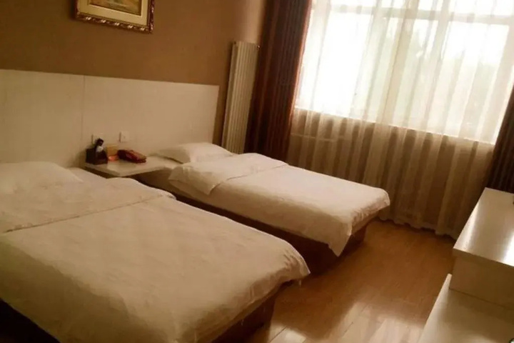 Room 2 of 10
