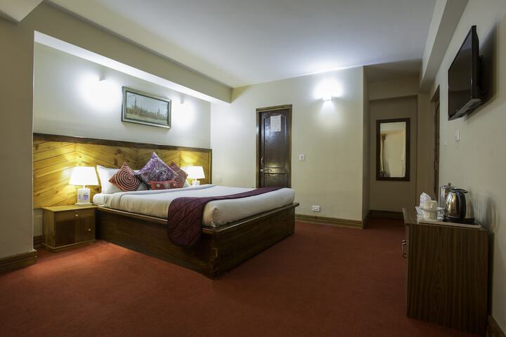 Room 10 of 37