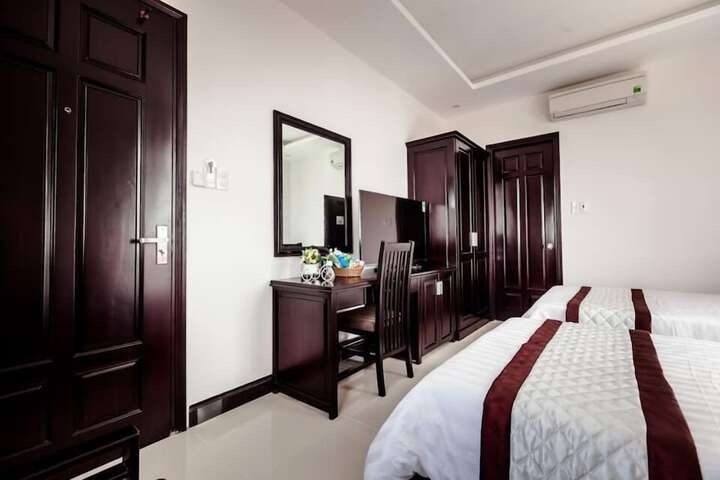Room 11 of 34