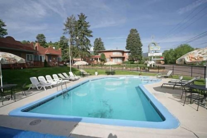 Pool 43 of 48
