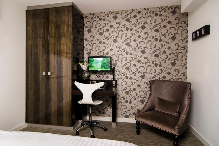 Room 13 of 40