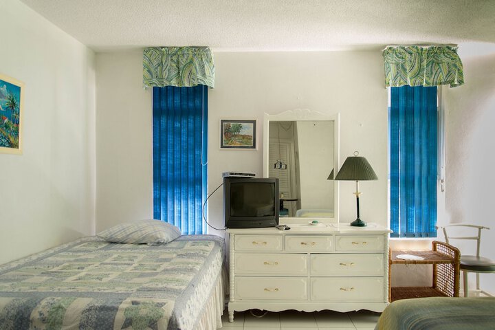 Room 5 of 18