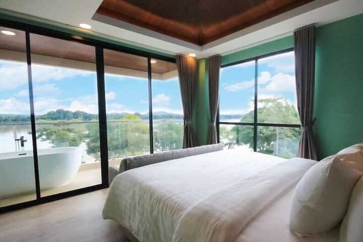 Room 12 of 95