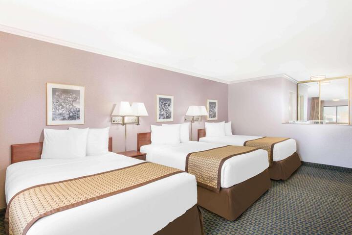 1 King Bed (2 of 9)
