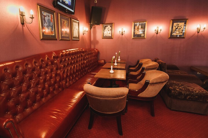 Lounge 95 of 128