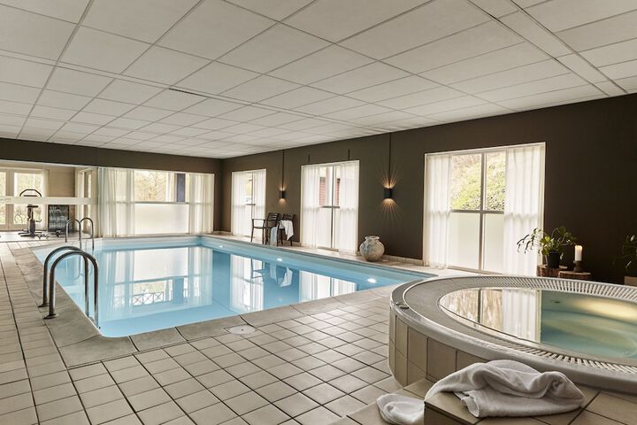 Pool 33 of 60