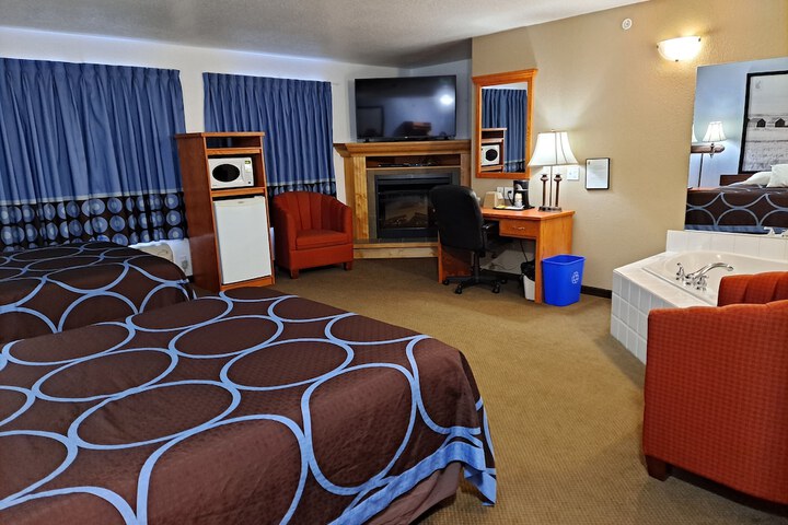 Room 7 of 32