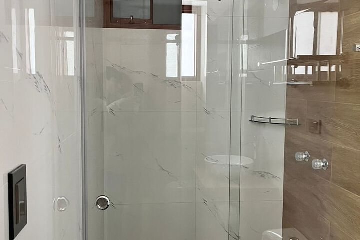 Room 11 of 18