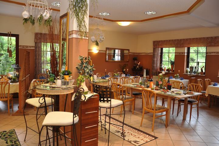Dining 13 of 25