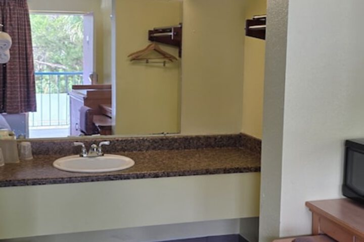 Room 15 of 25