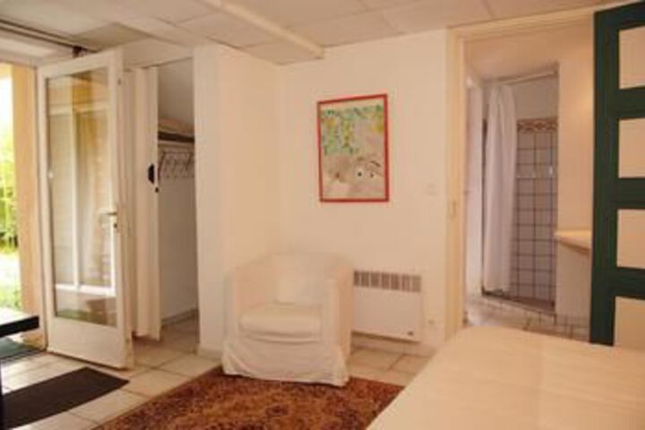 Room 5 of 11