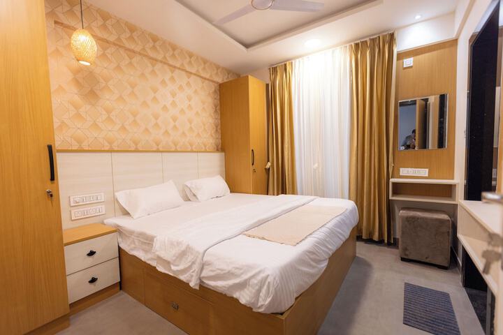Room 4 of 32