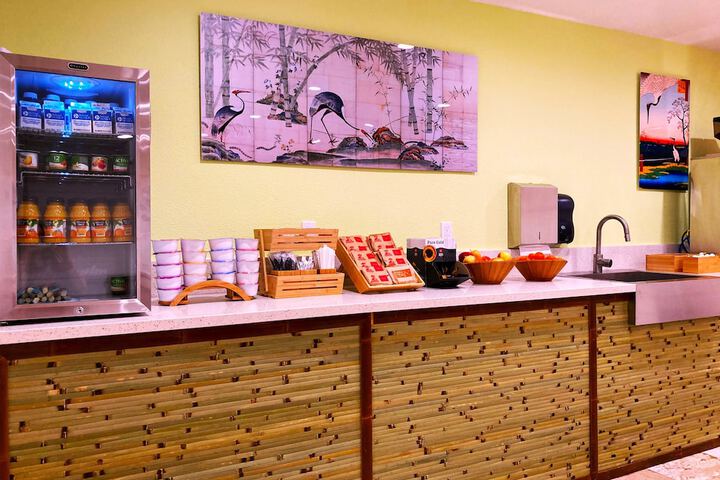 Breakfast area