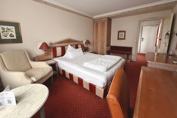 Room 65 of 233