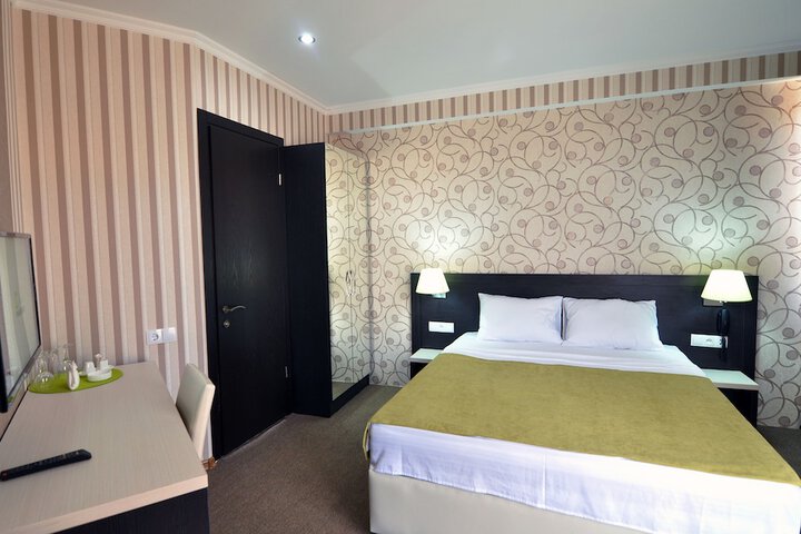 Room 10 of 25