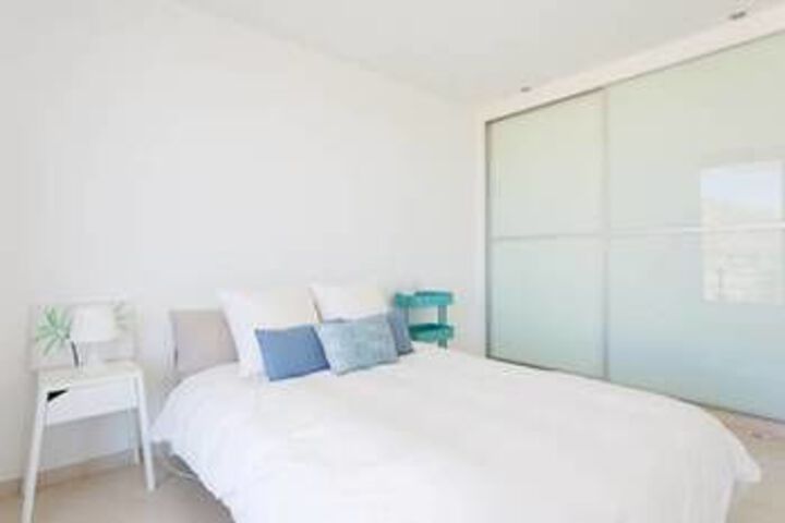 Room 11 of 22
