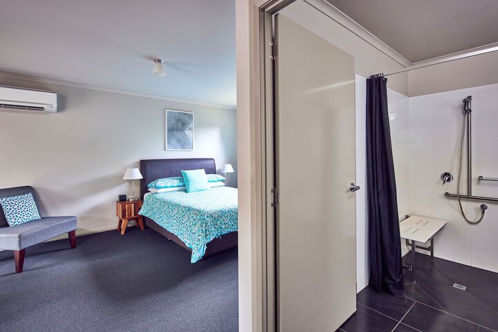 Room 16 of 76
