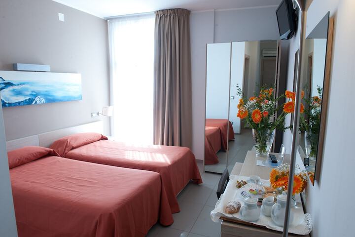 Room 9 of 38