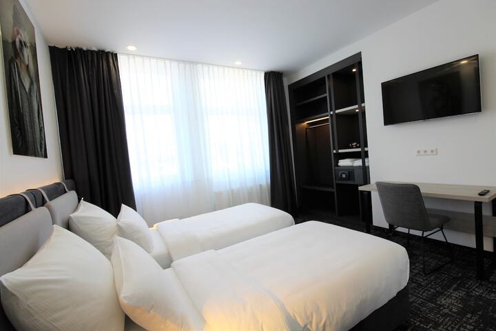 Room 21 of 62