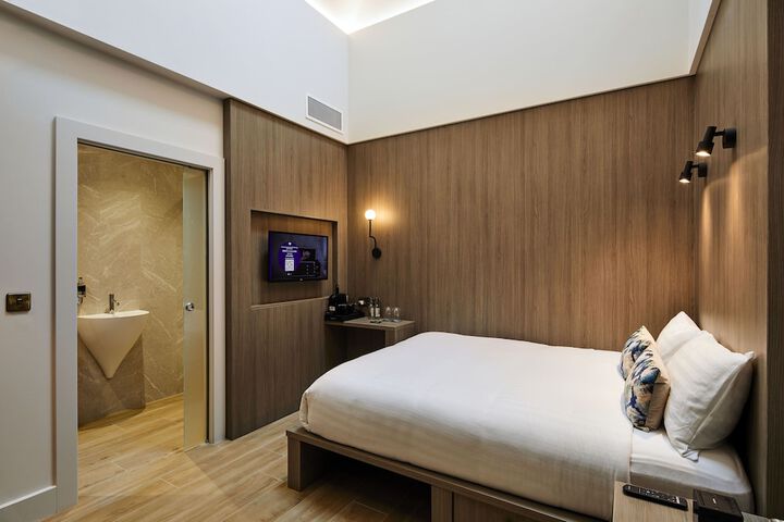 Room 10 of 62