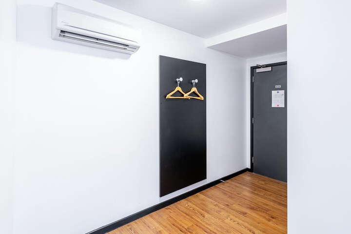 Room 35 of 100