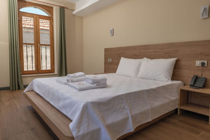 Room 4 of 24