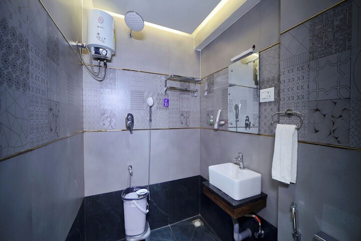Room 30 of 53