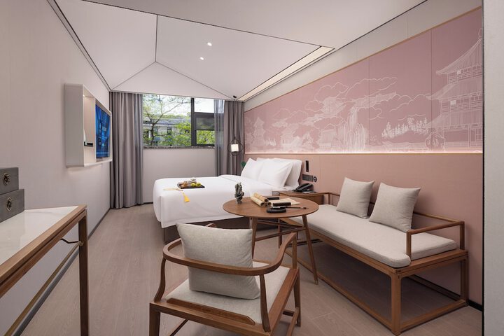 Room 9 of 33