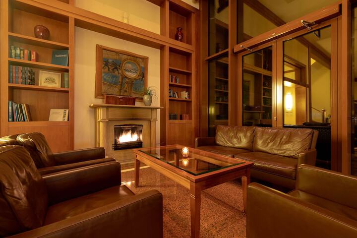 Guest Lobby
