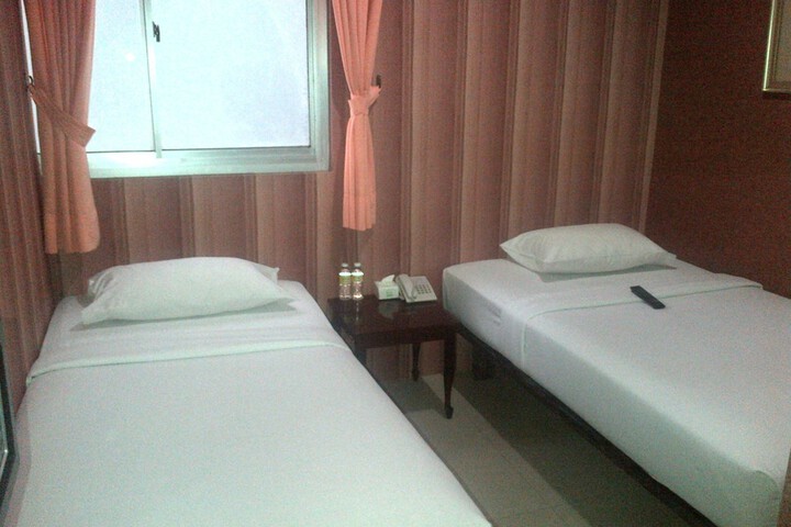 Room 6 of 40