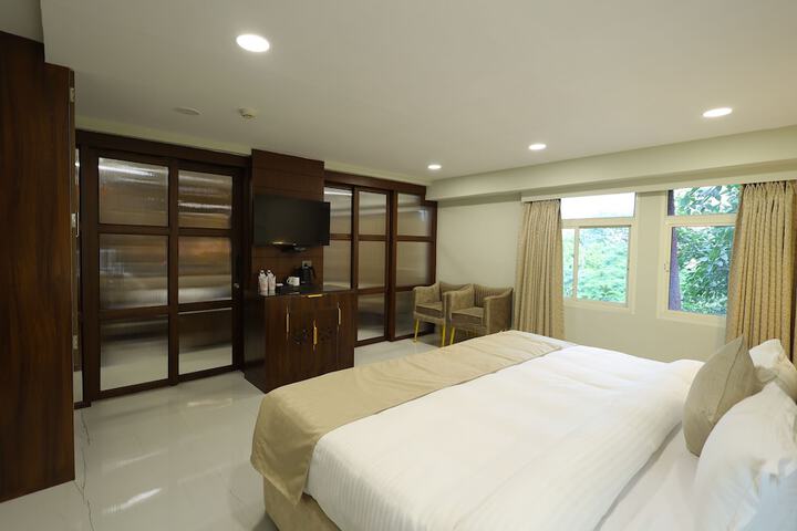 Room 6 of 27