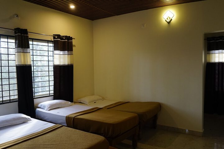 Room 10 of 76
