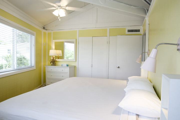 Room 4 of 33
