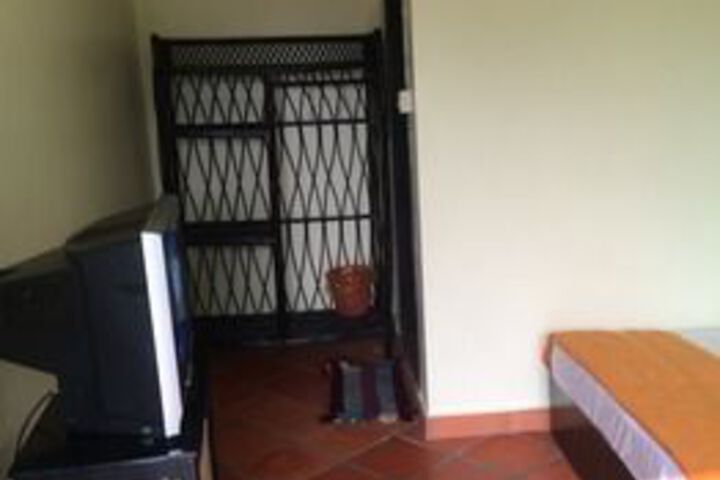 Room 10 of 40